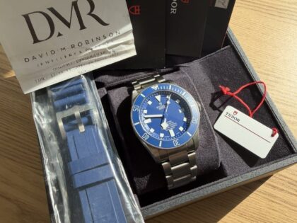Montre TUDOR Pelagos 25600TB Bracelet en titane bleu 2022 42 mm.