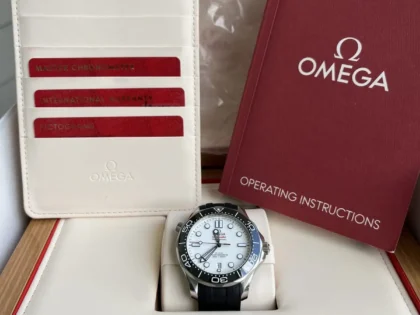 OMEGA Seamaster Diver 300M Cadran Blanc Bracelet Caoutchouc 2022 Boîte et Papiers