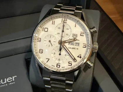 Montre homme Tag Heuer Carrera blanche CV2A1AC.BA0738