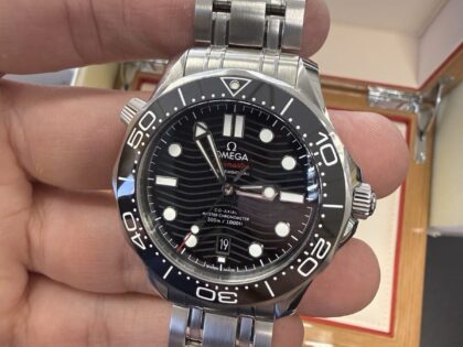 OMEGA Seamaster Diver 300M 210.30.42.20.01.001 Cadran Noir Modèle 2021