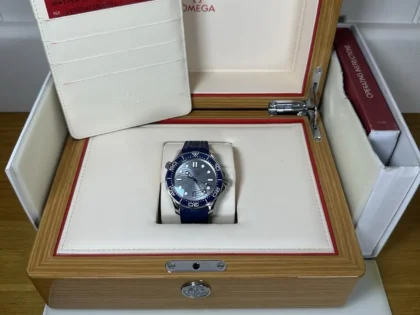 Omega Seamaster 300m Bleu/Gris | 210.32.42.20.06.001 | 2024 | Boîte et papiers