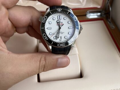 OMEGA Seamaster Diver 300M Cadran Blanc Bracelet Caoutchouc 2022 Boîte et Papiers