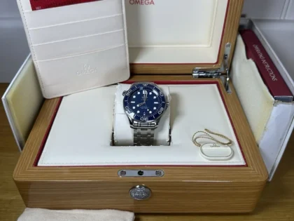 Omega Seamaster 300M Bleue | 210.30.42.20.03.001 | 2023 | Boîte, papiers, étiquette volante