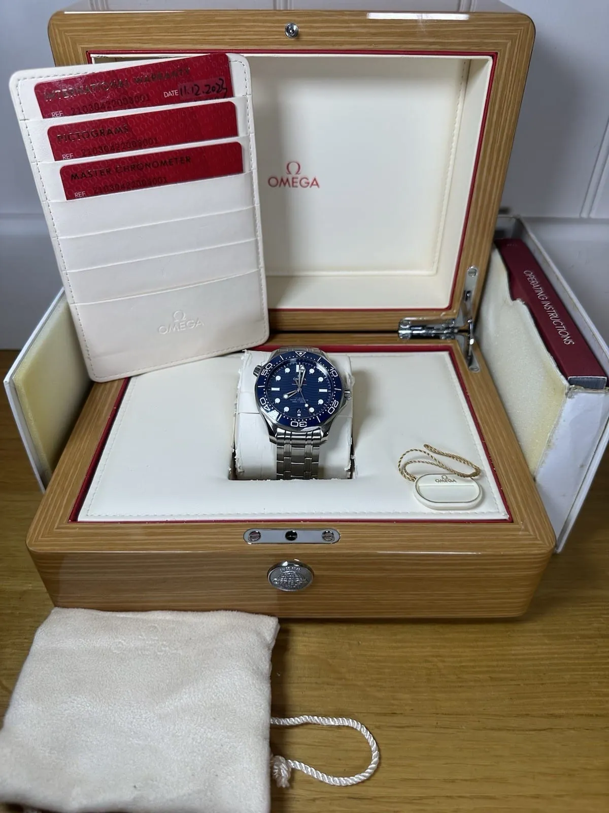 Omega Seamaster 300M Bleue | 210.30.42.20.03.001 | 2023 | Boîte, papiers, étiquette volante
