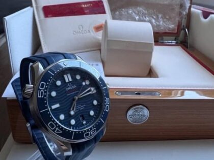 Montre homme OMEGA Seamaster bleue, bracelet en caoutchouc, édition 2019 - 210.32.42.20.03.001