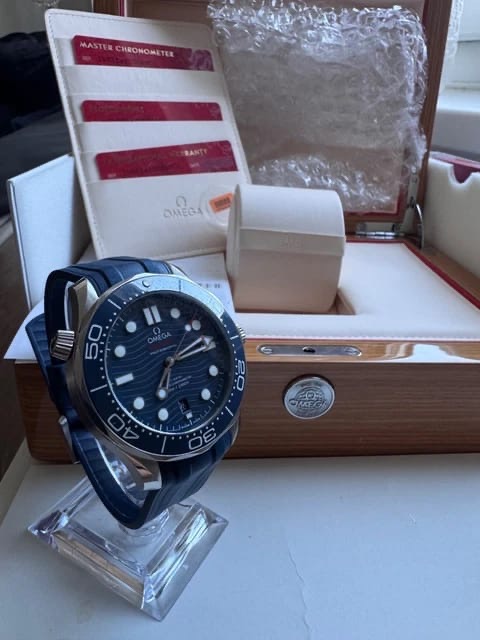 Montre homme OMEGA Seamaster bleue, bracelet en caoutchouc, édition 2019 - 210.32.42.20.03.001