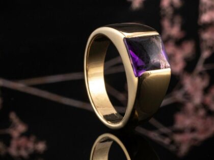 Bague Tank Cartier avec une améthyste massive, or jaune 18 carats