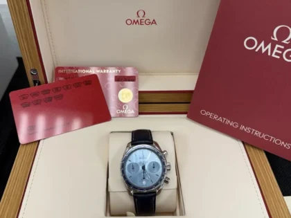 OMEGA Speedmaster Cadran Bleu Glace 324.30.38.50.03.001 Boîte et papiers complets