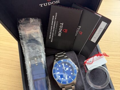Montre TUDOR Pelagos 25600TB Bracelet en titane bleu 2023 42 mm Boîte, papiers et garantie