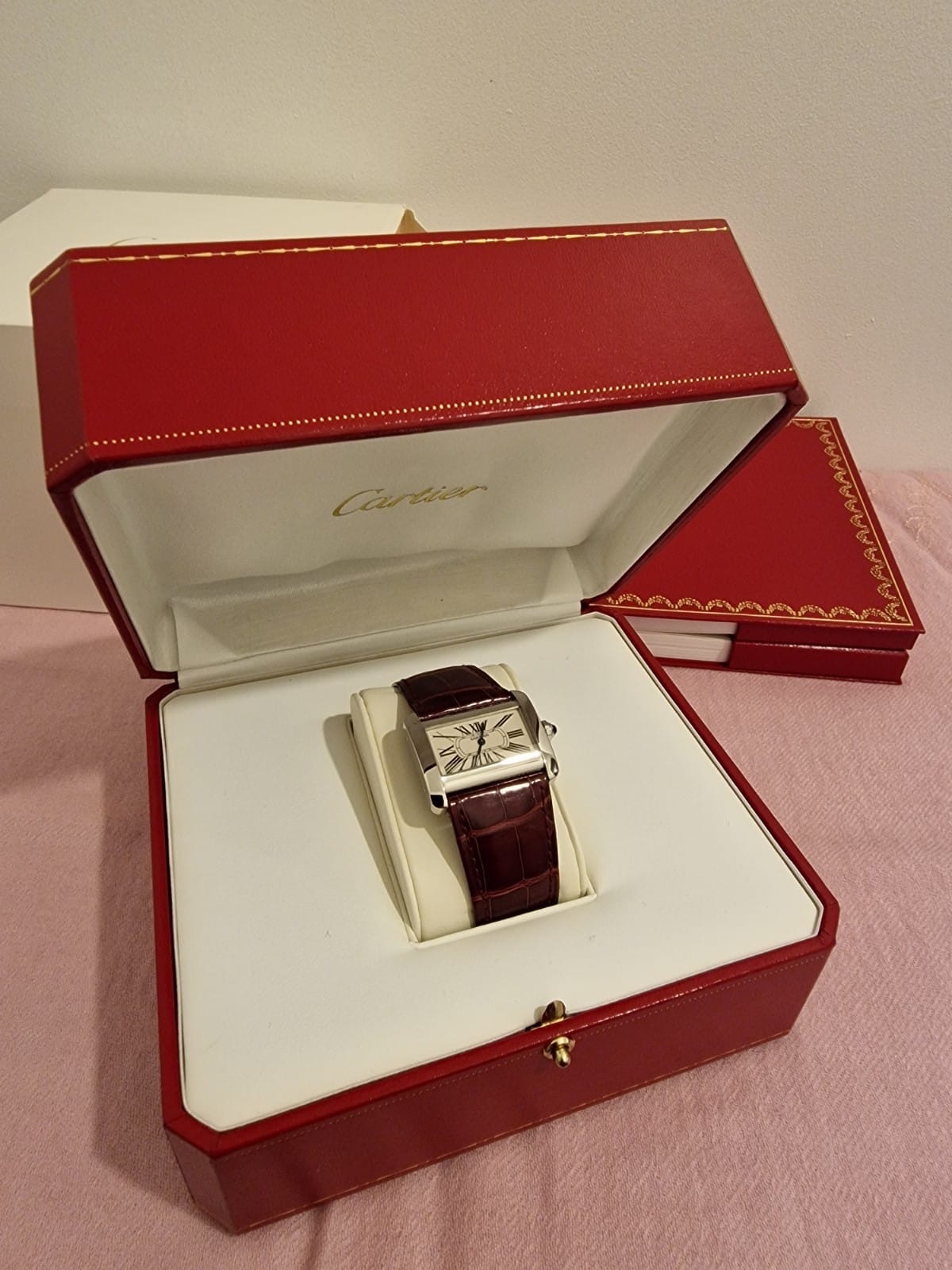 Montre Cartier Tank Divan pour femme, en acier inoxydable, bracelet rouge, 32 mm, réf. 2599