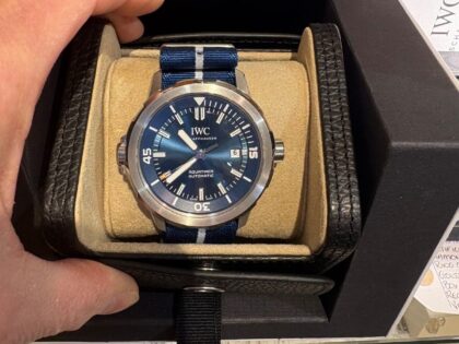 Montre IWC Aquatimer automatique à cadran bleu, avec boîte et papiers, en parfait état.