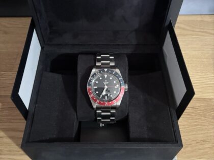 Montre automatique TUDOR Black Bay GMT 2022 M79830RB 41 mm, cadran Pepsi, ensemble complet