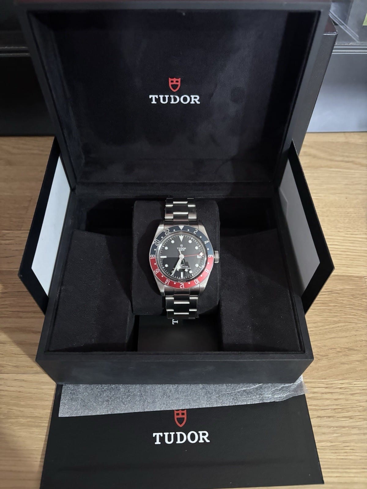 Montre automatique TUDOR Black Bay GMT 2022 M79830RB 41 mm, cadran Pepsi, ensemble complet